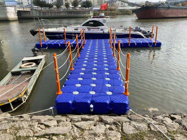 Plastic Water Walkway Pontoon Pier Cubes Floating Dock Cube Jet Ski Pontoon